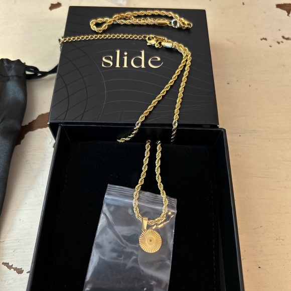 Necklace - Picture 4 of 16